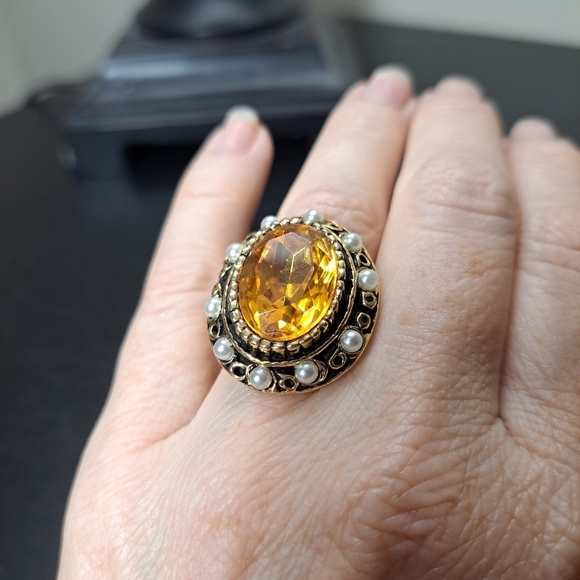 Vintage 1970's Karen Brent Adjustable Size Cocktail Ring. - Picture 6 of 7